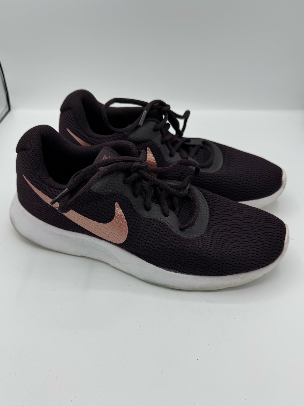 Nike Tanjun Dark Purple eggplant & Rose Gold women’s sneakers size 9